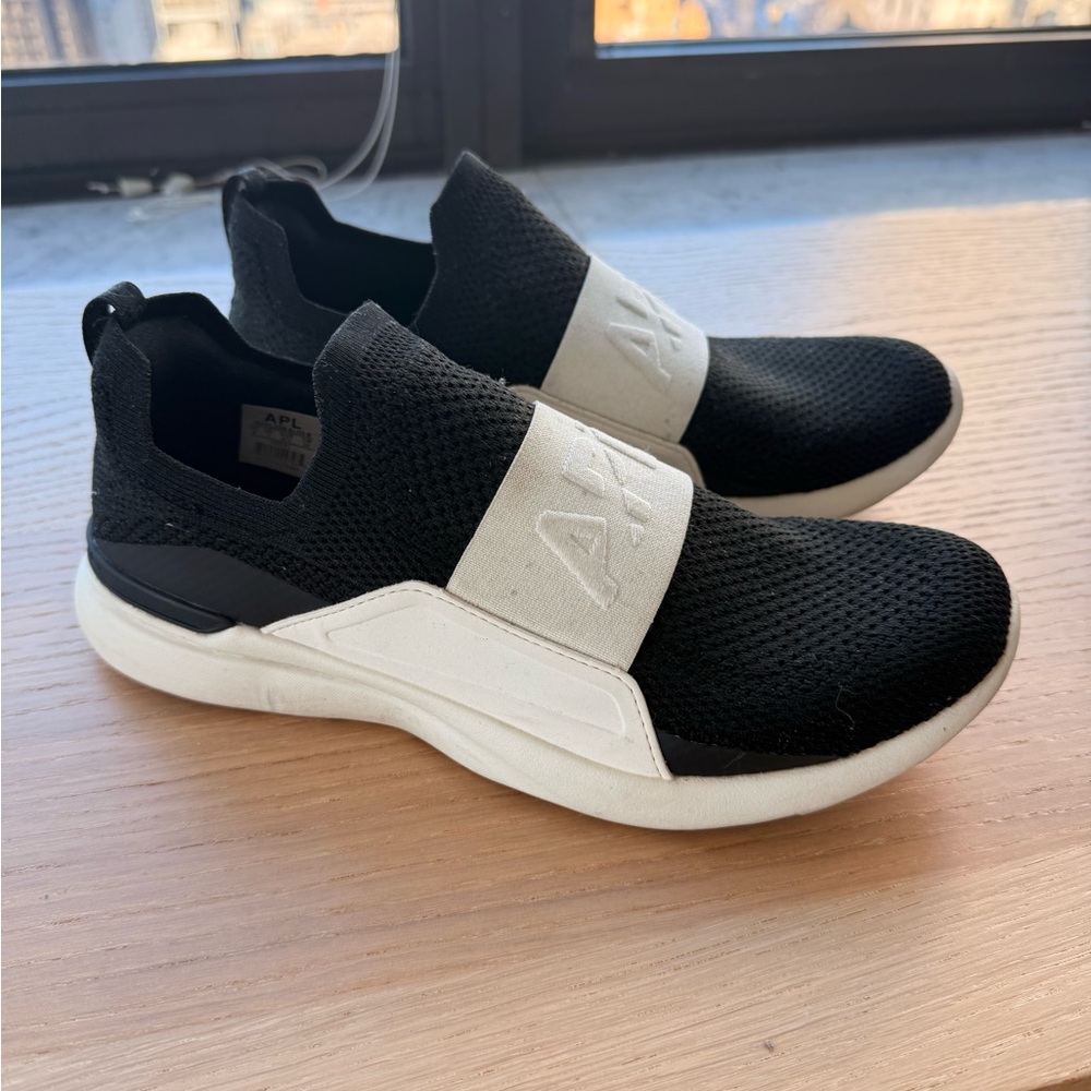 APL Techloom Bliss Black/White Sneakers